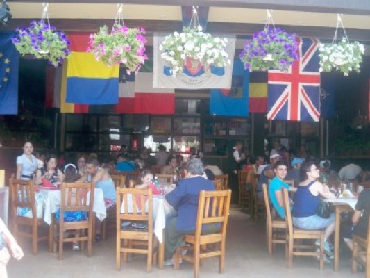 Turiştii s-au plâns că au fost întâmpinaţi cu tacâmurile murdare